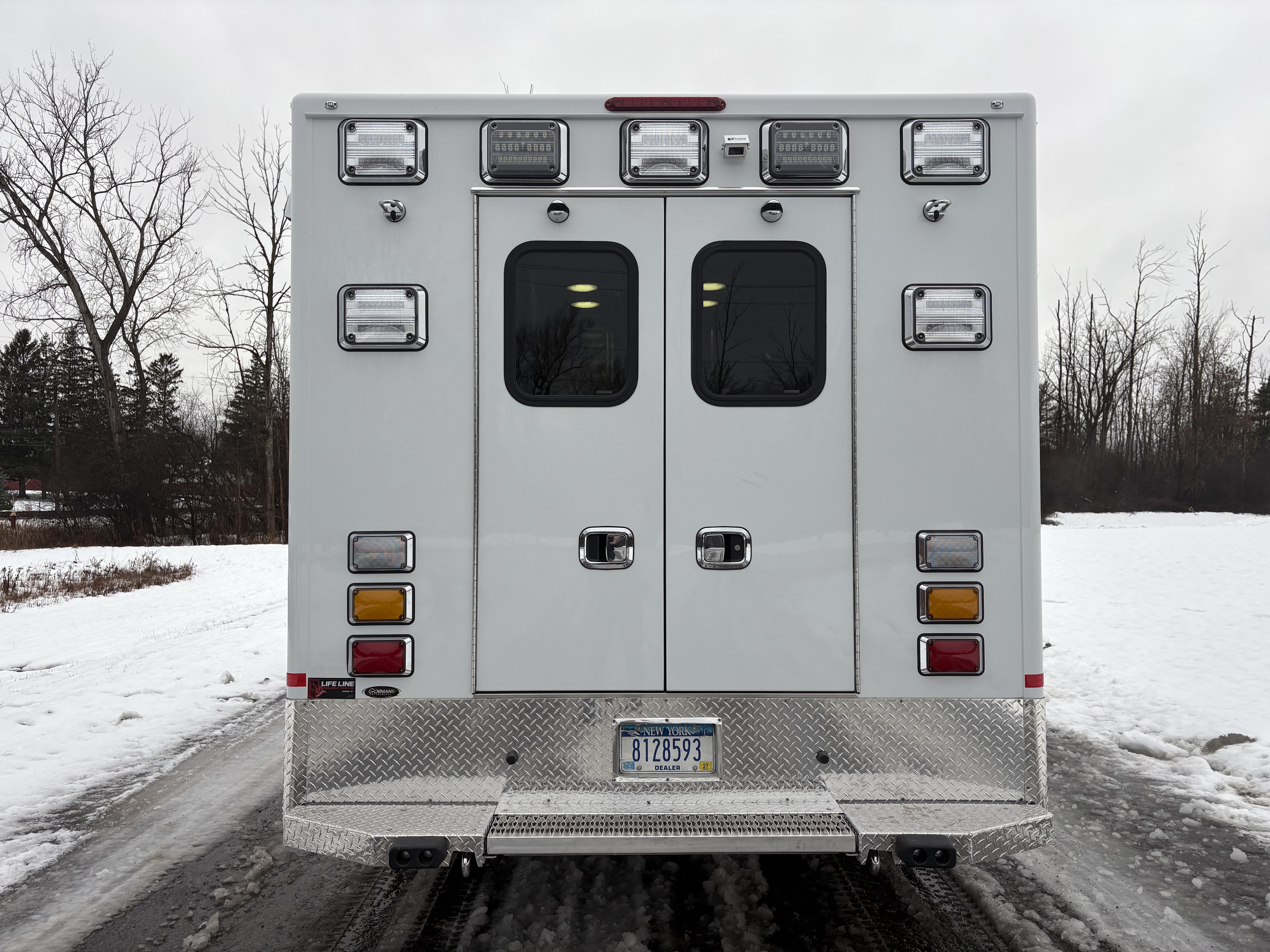 1_Life-Line-Stock-Ambulance-1
