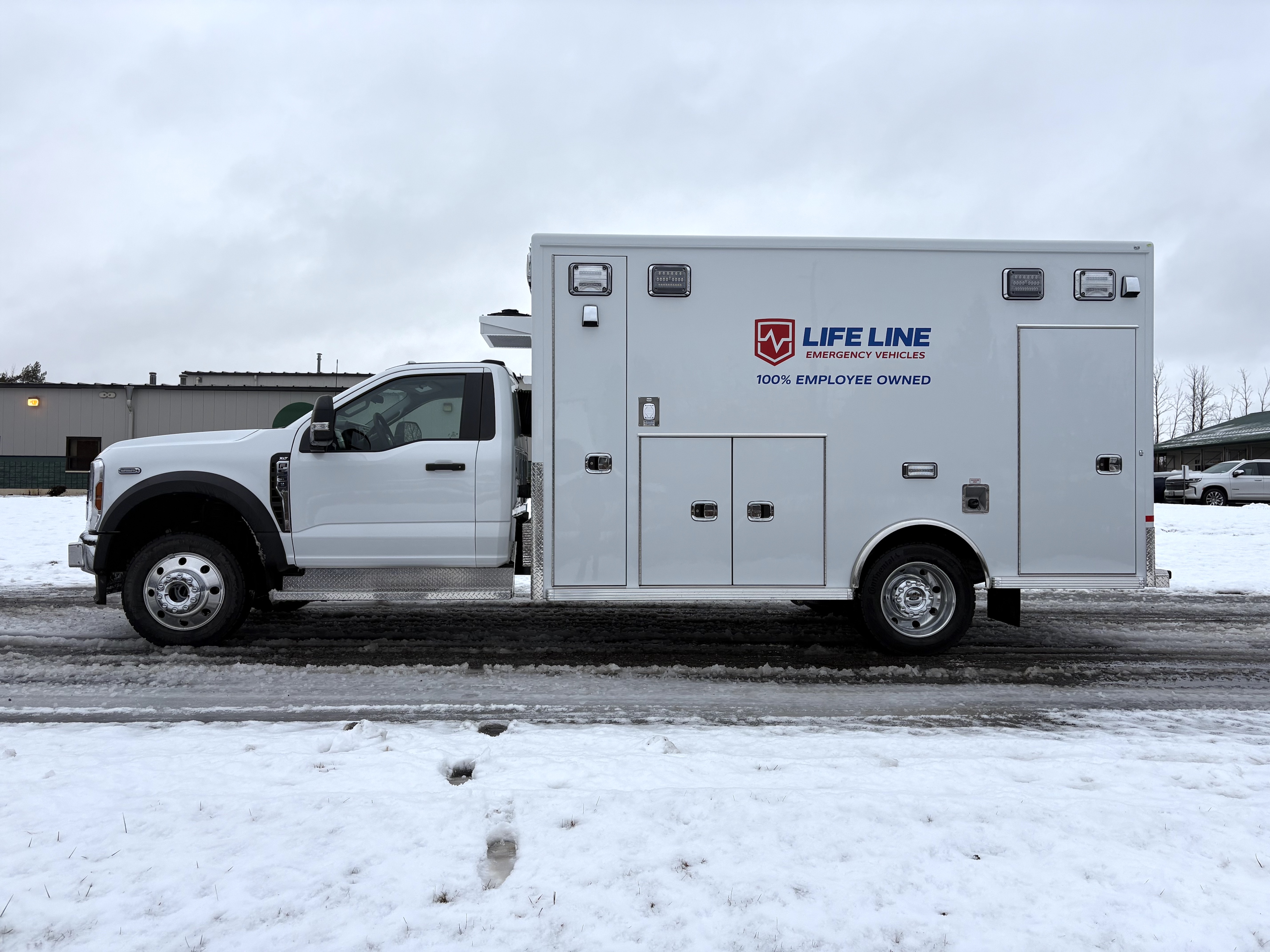 1_Life-Line-Stock-Ambulance-2