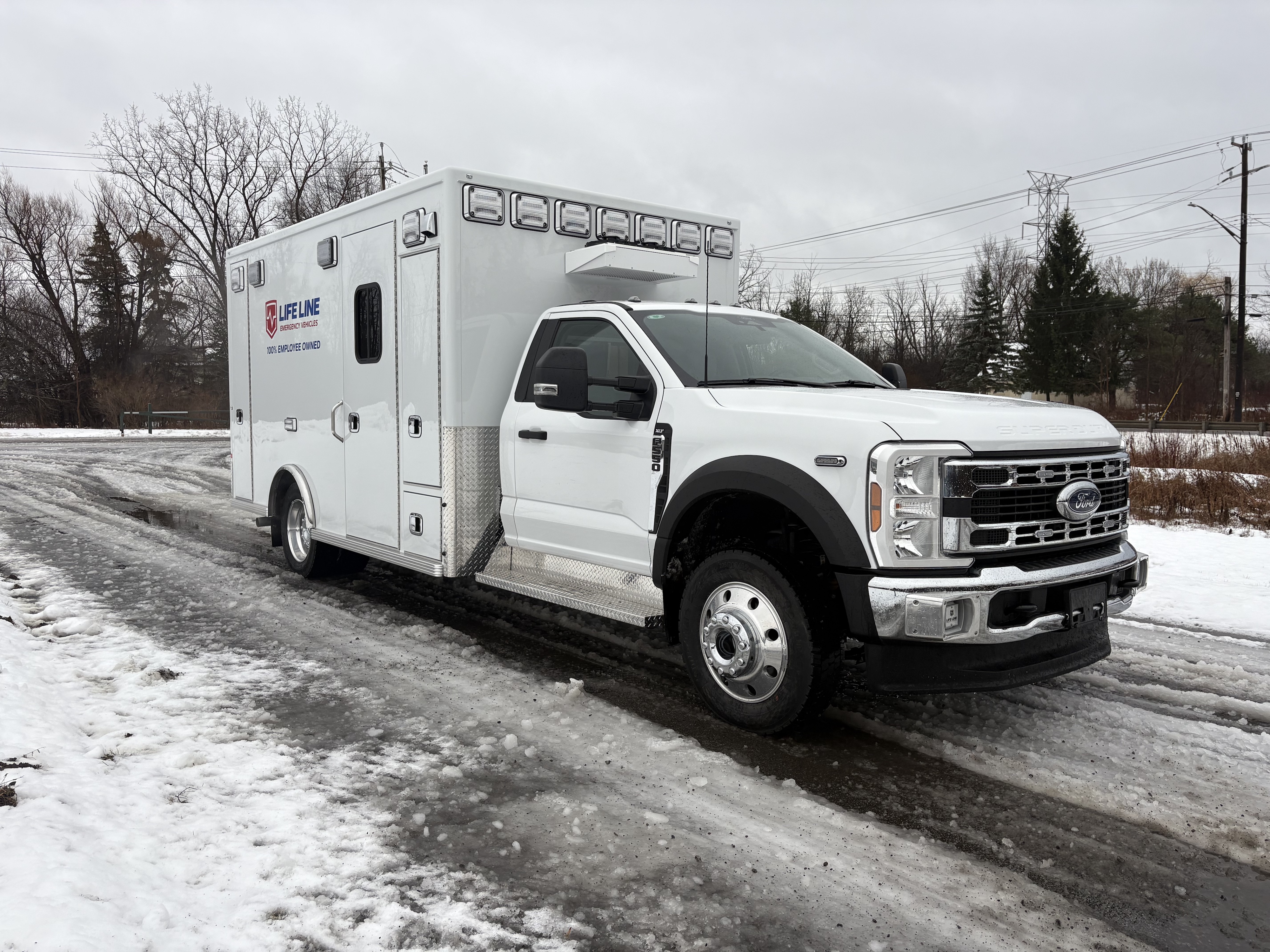 1_Life-Line-Stock-Ambulance-5