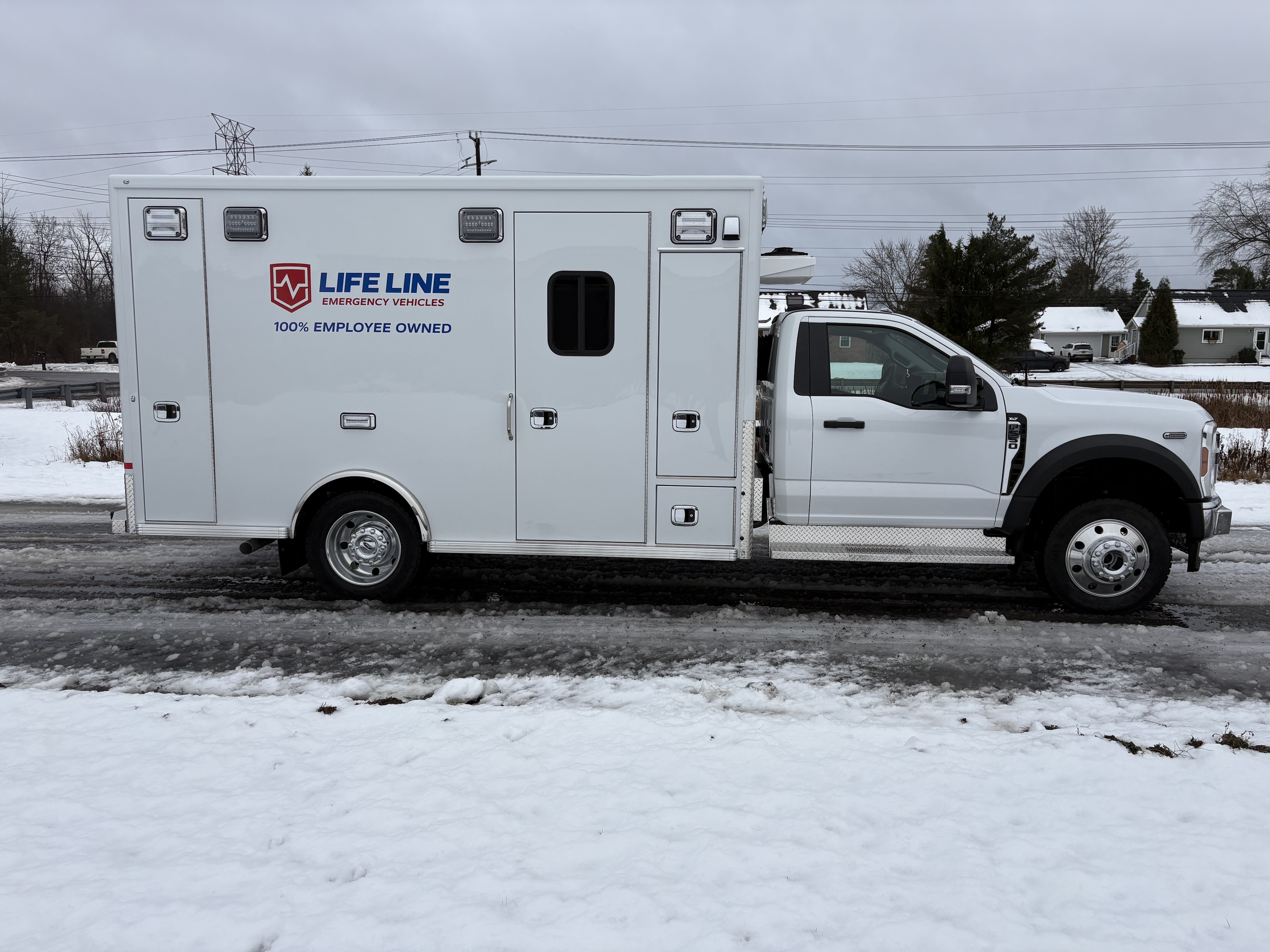 1_Life-Line-Stock-Ambulance-6