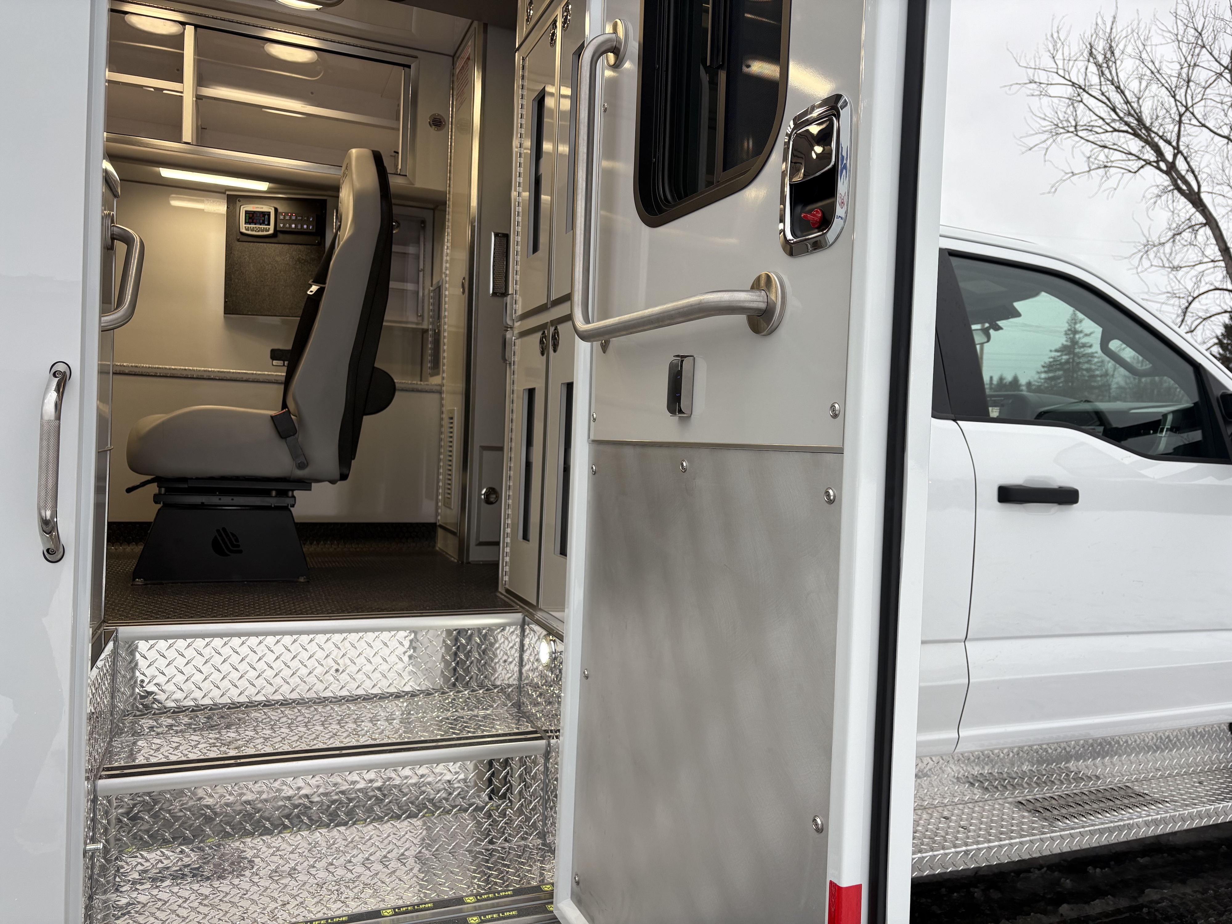 Life-Line-Stock-Ambulance-15