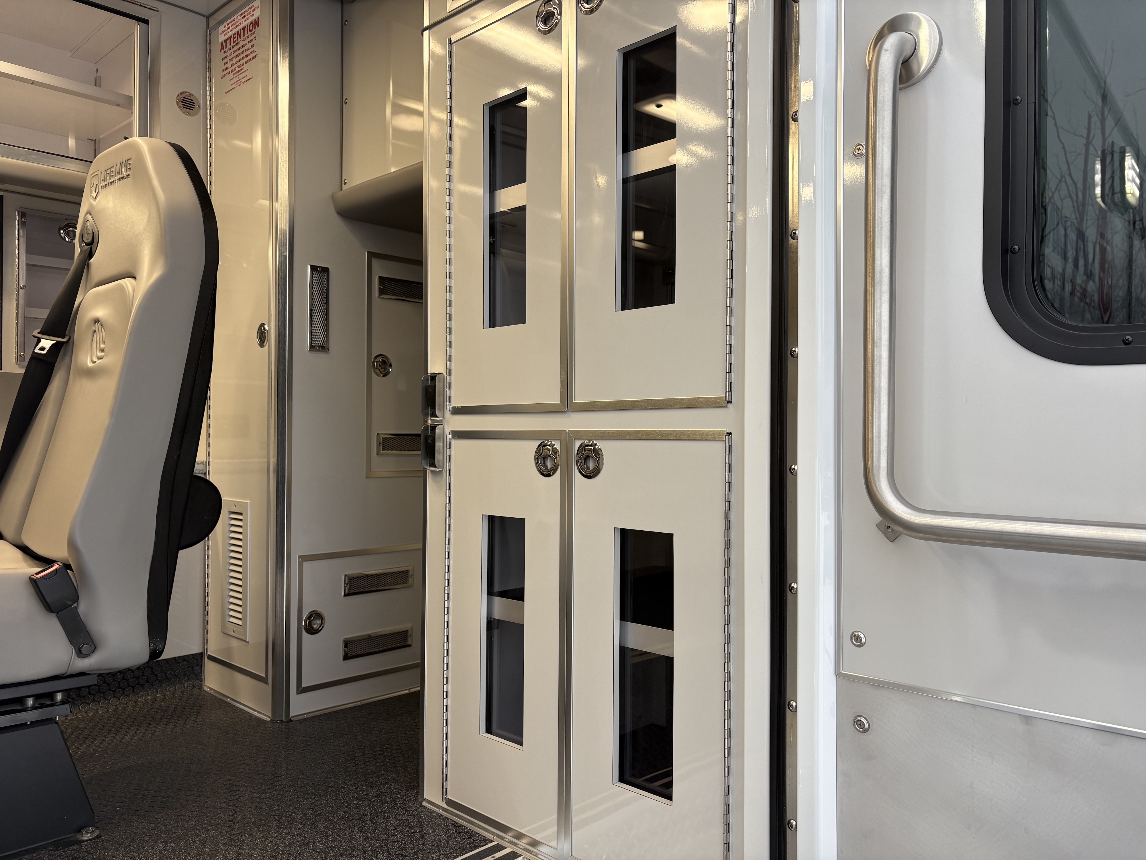 Life-Line-Stock-Ambulance-16