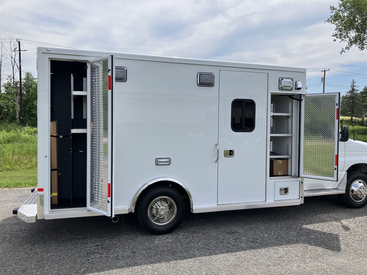 Life-Line-Stock-Ambulance-10