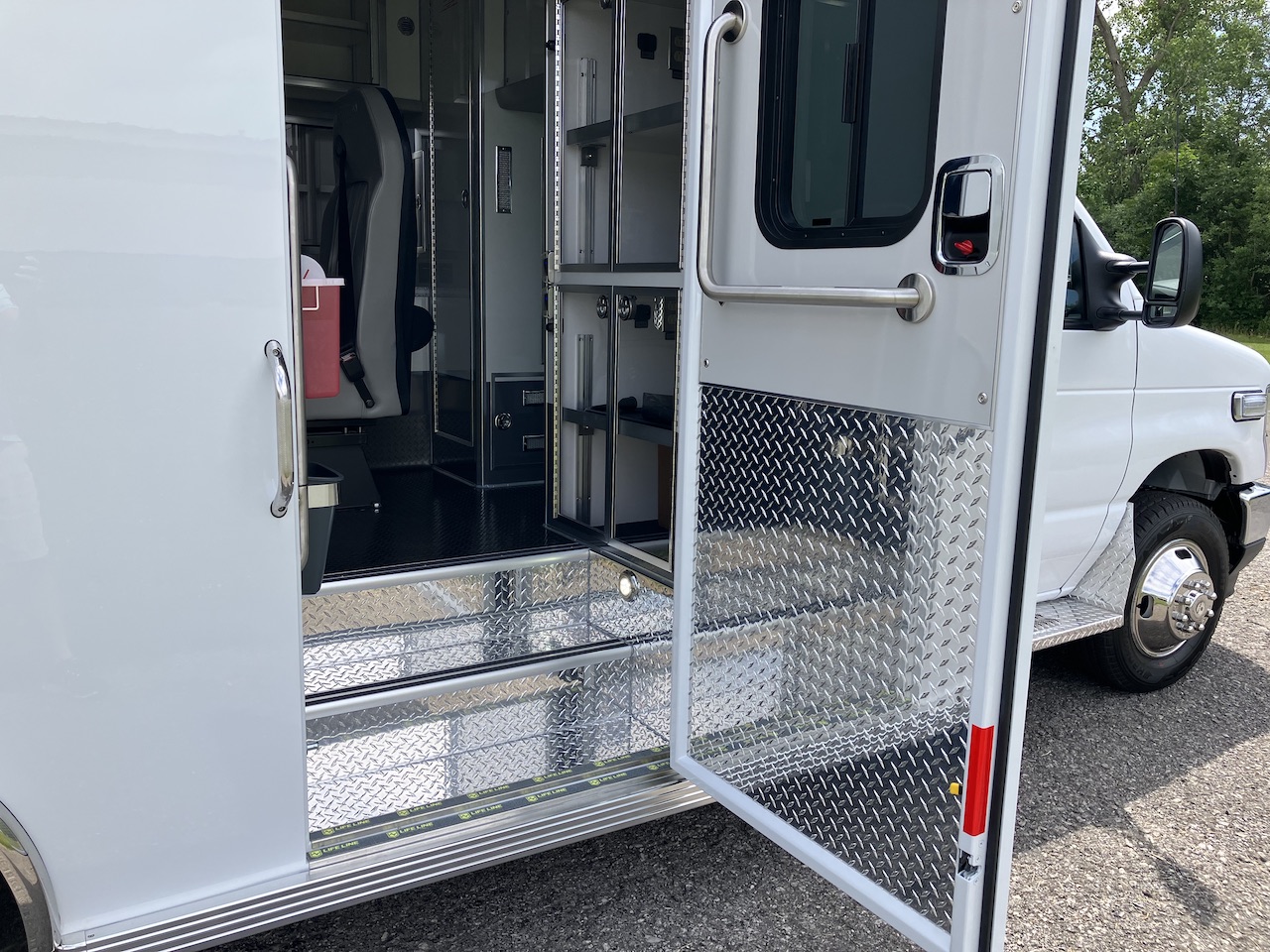 Life-Line-Stock-Ambulance-11