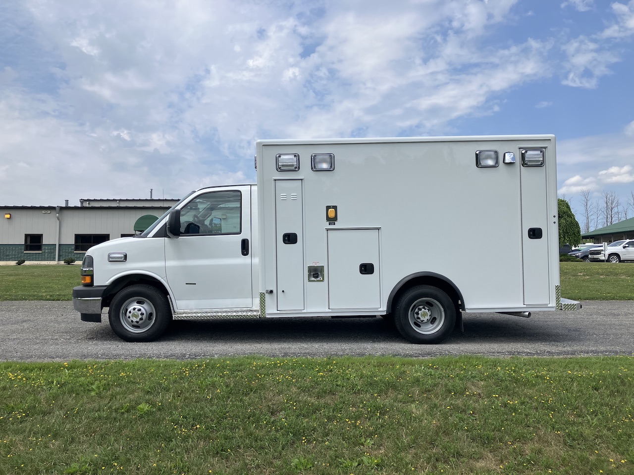 Medix-RP90-Stock-Ambulance-1