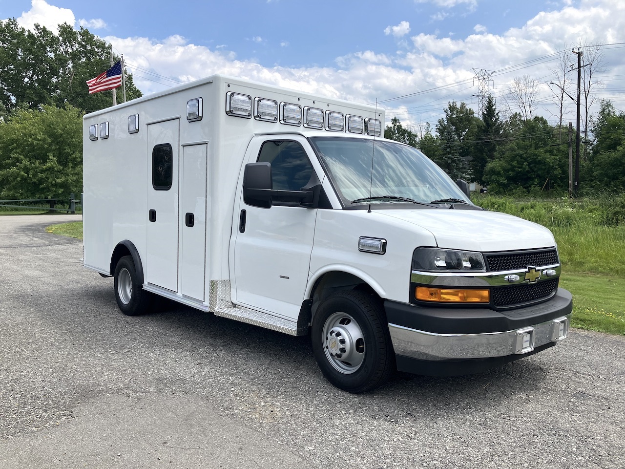 Medix-RP90-Stock-Ambulance-4