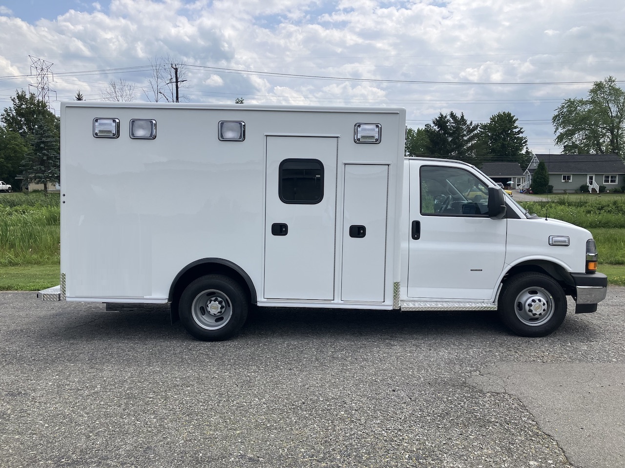 Medix-RP90-Stock-Ambulance-5