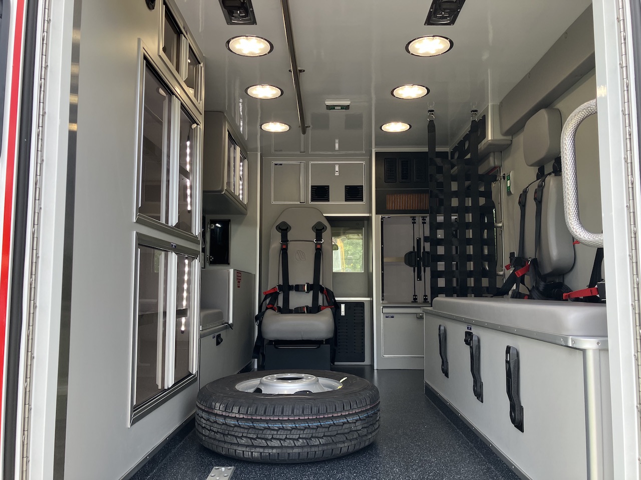 Medix-RP90-Stock-Ambulance-11