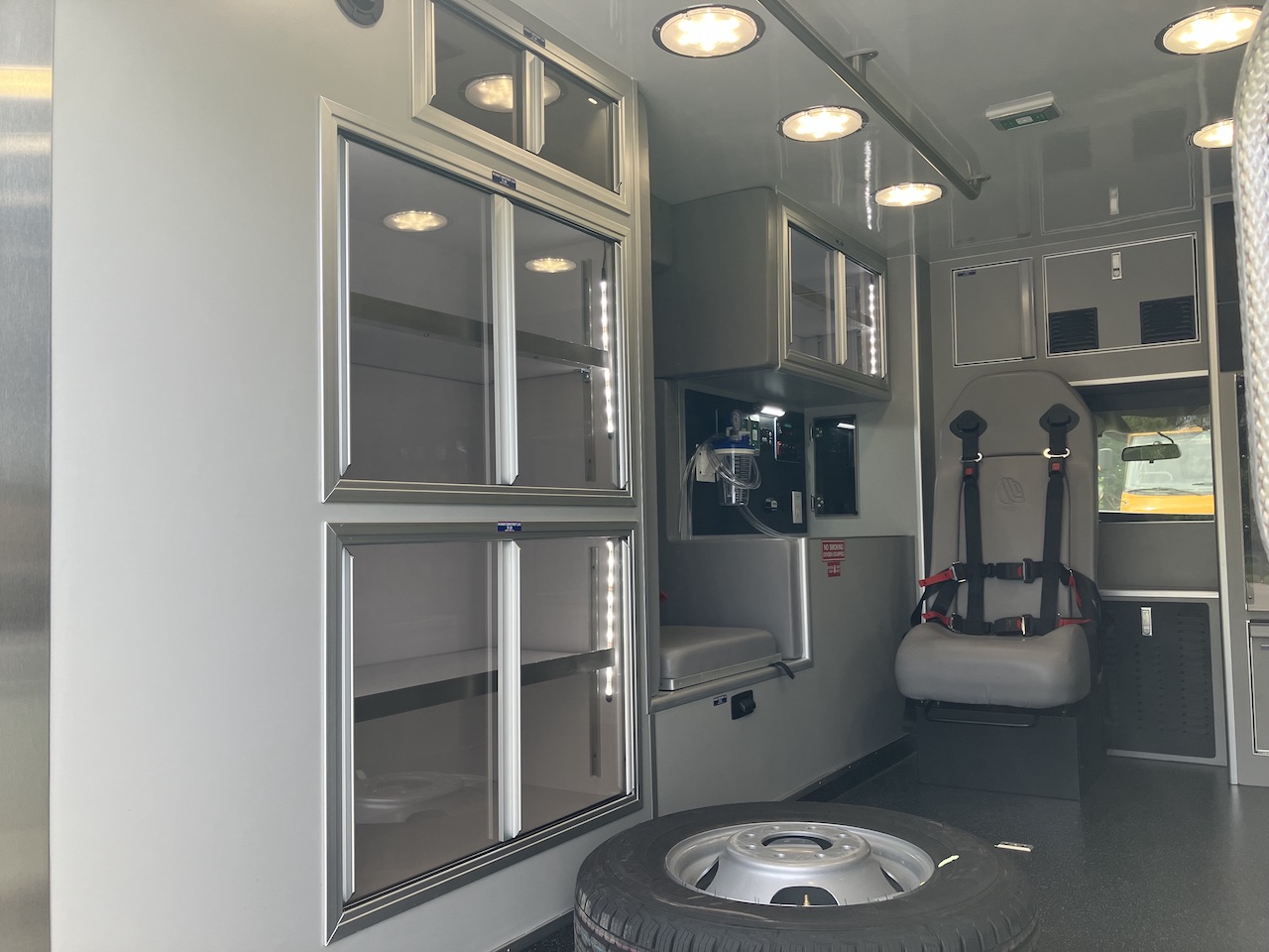 Medix-RP90-Stock-Ambulance-12