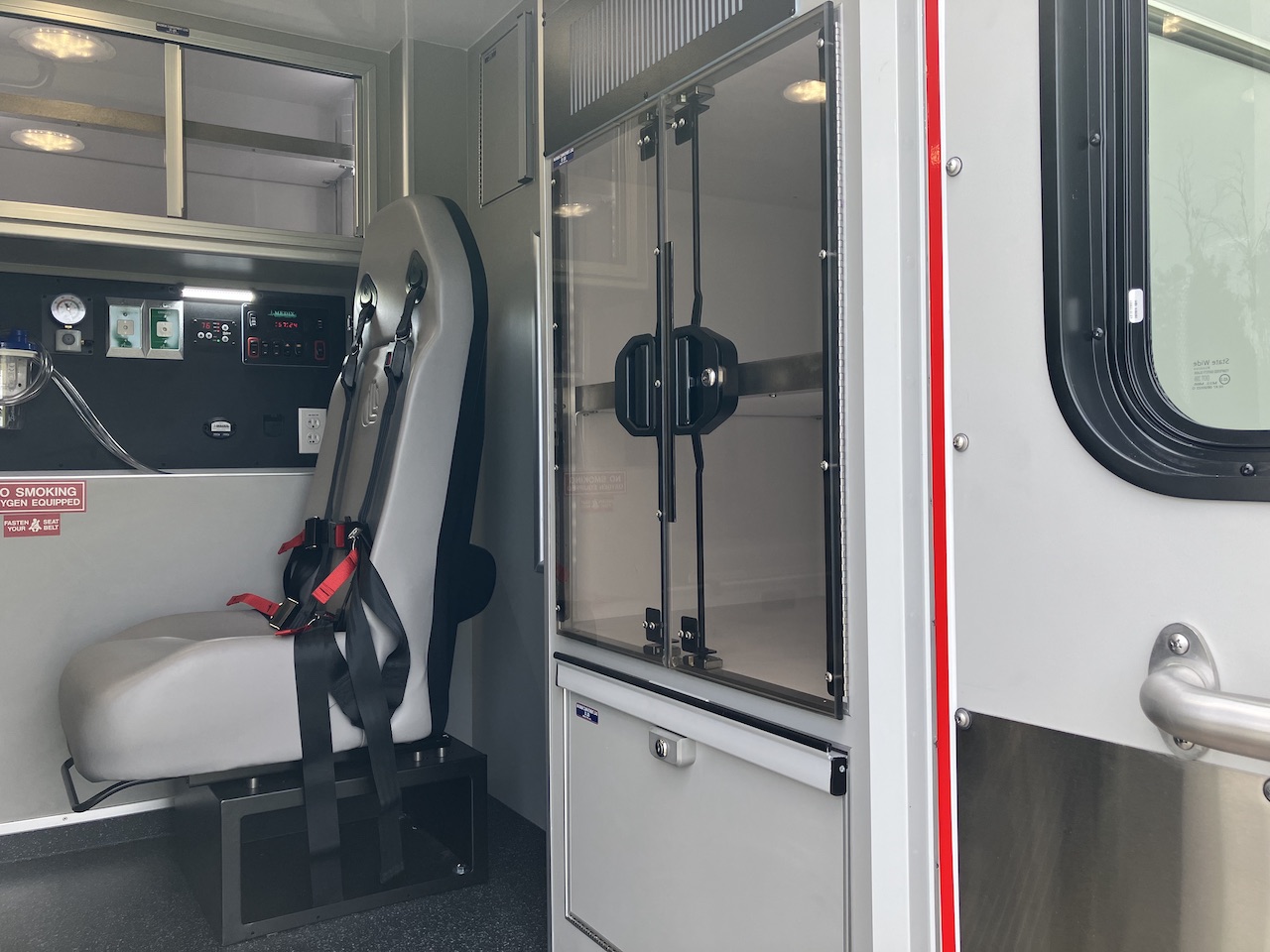 Medix-RP90-Stock-Ambulance-15