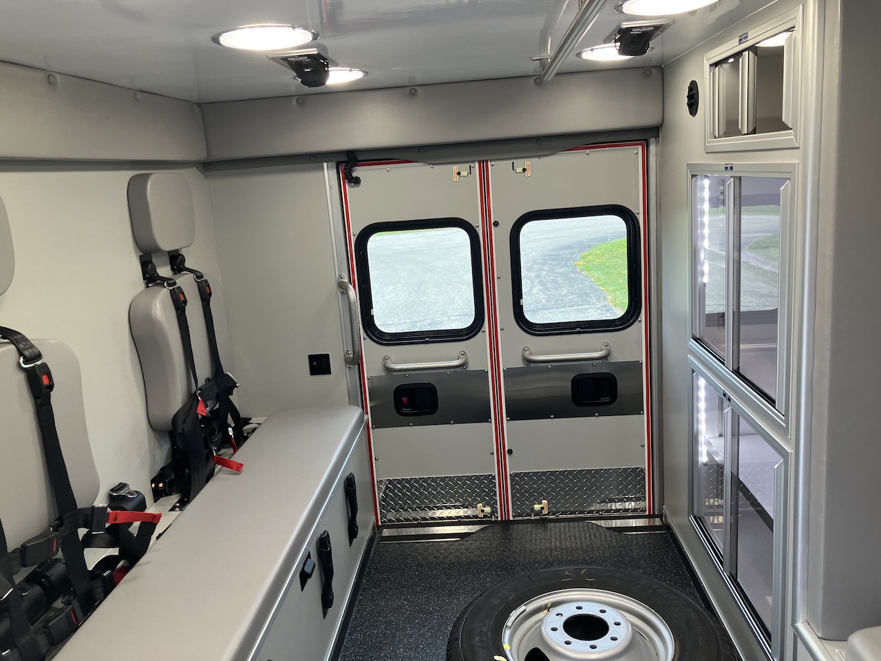 Medix-RP90-Stock-Ambulance-18