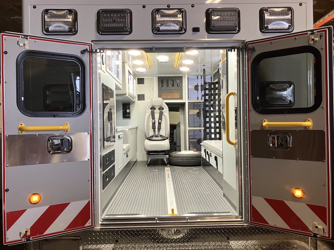 Medix-Ambulance-23-M462-1