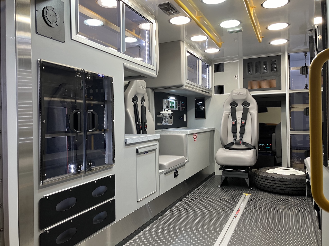 Medix-Ambulance-23-M462-3