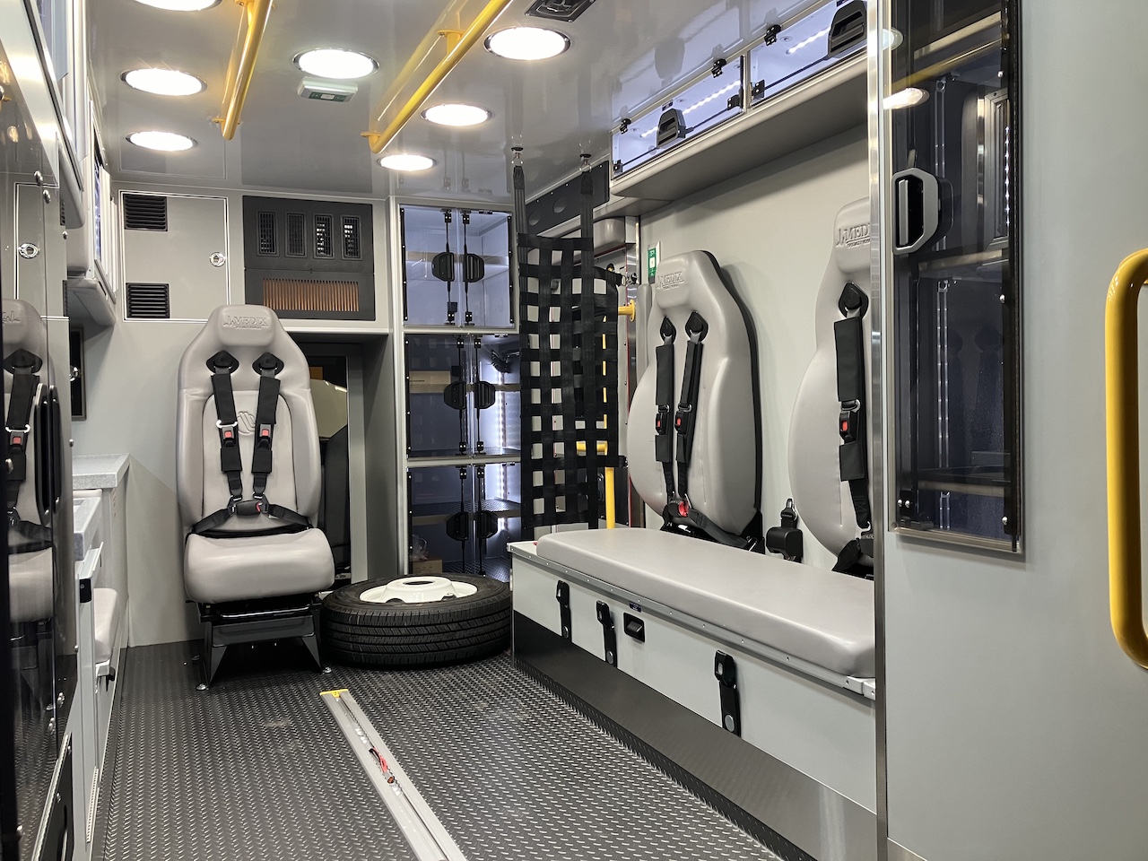 Medix-Ambulance-23-M462-4
