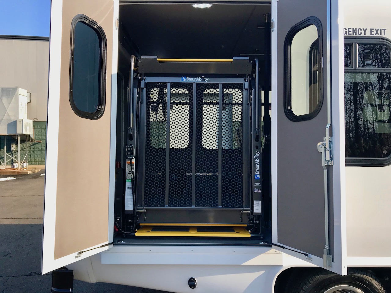 Diamond Coach VIP 2200 Paratransit Bus to Fox Run at Orchard Park