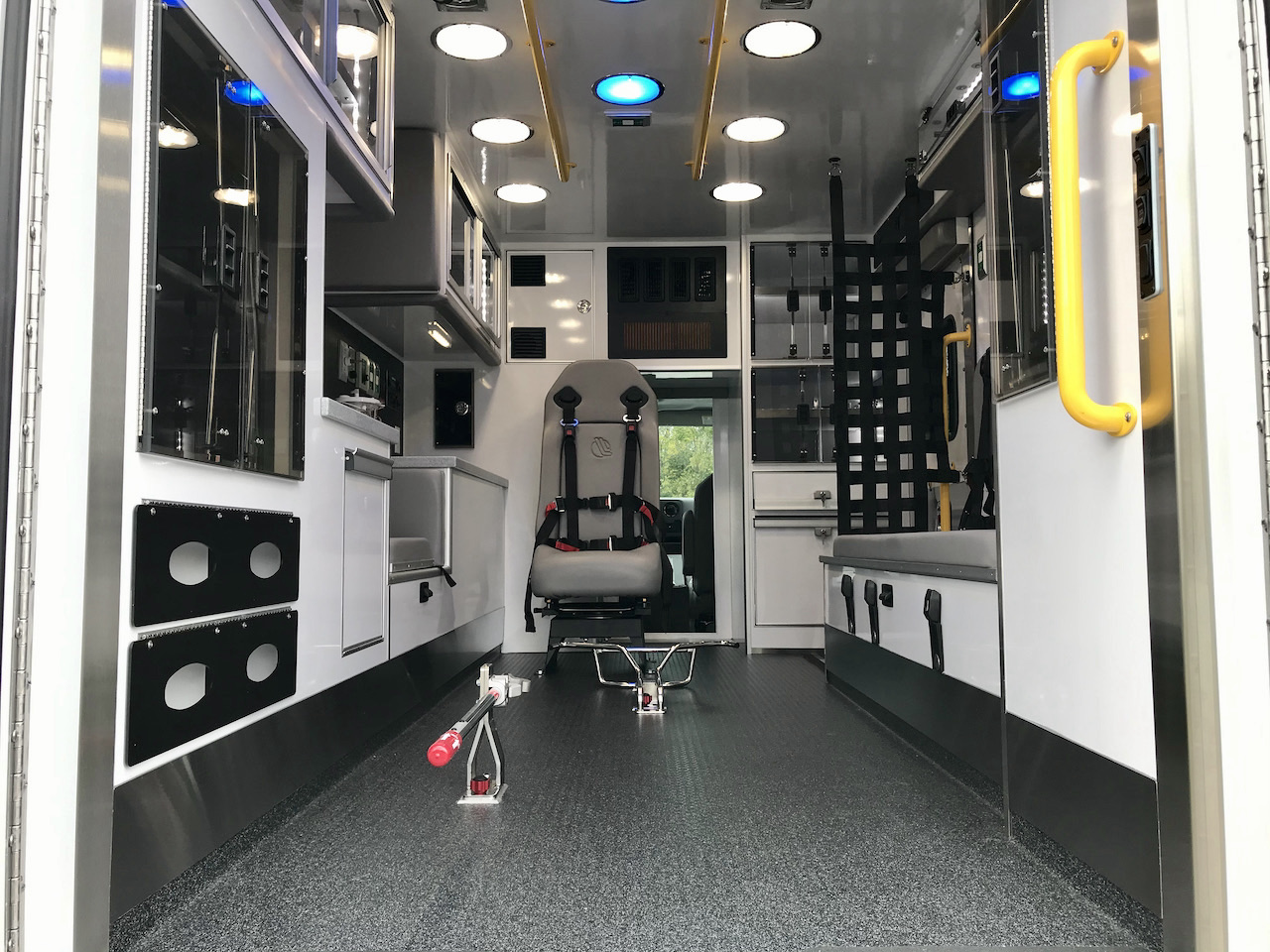 East-Otto-Medix-Ambulance-11