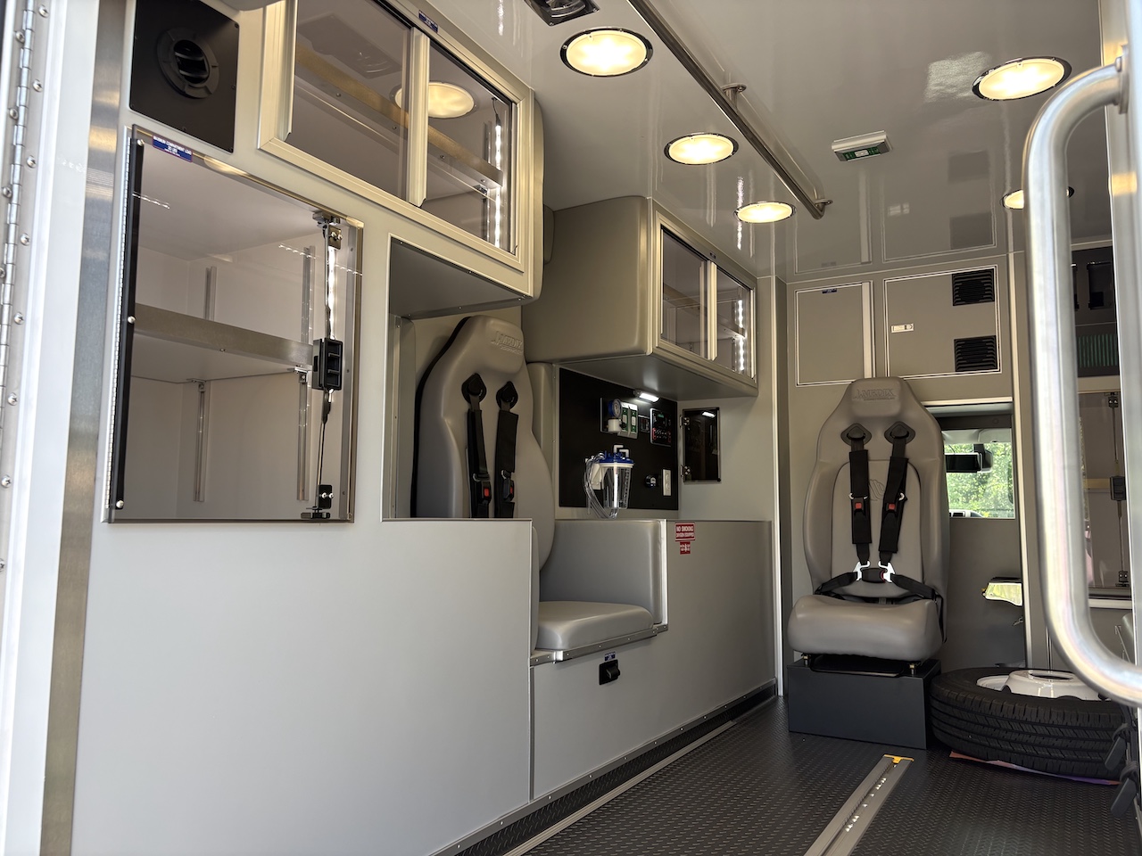Medix-Stock-Ambulance-15
