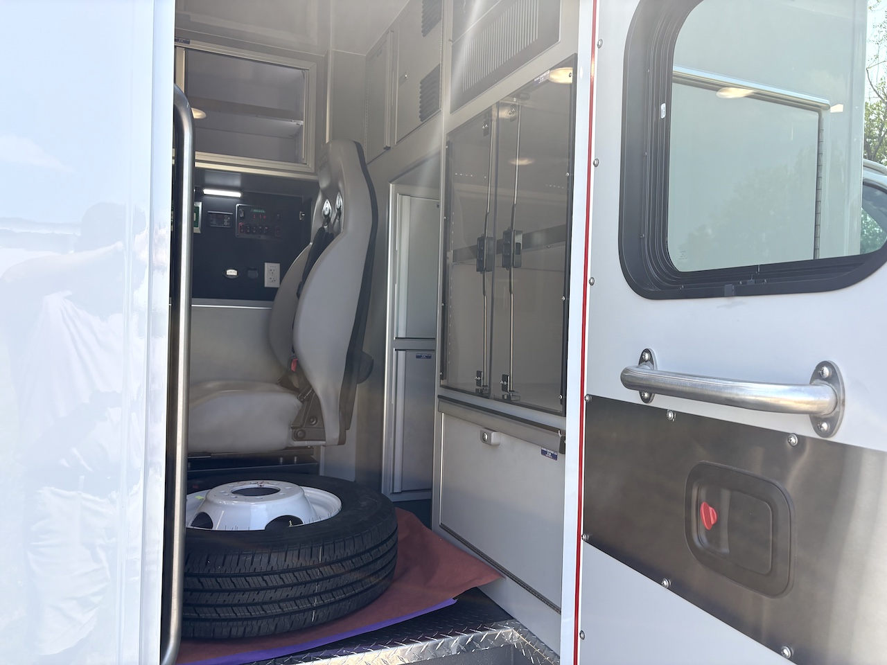 Medix-Stock-Ambulance-17