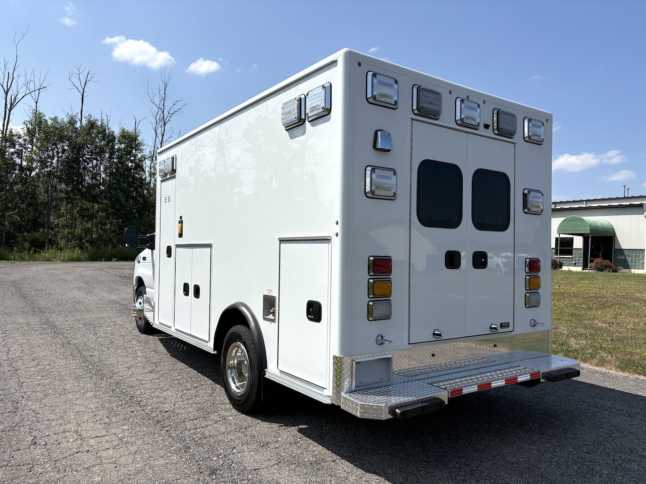 Medix-Stock-Ambulance-8