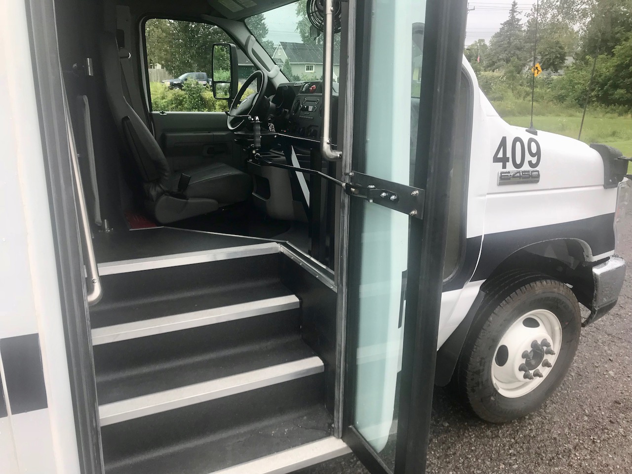 Diamond Coach - Hilltop Industries - 15