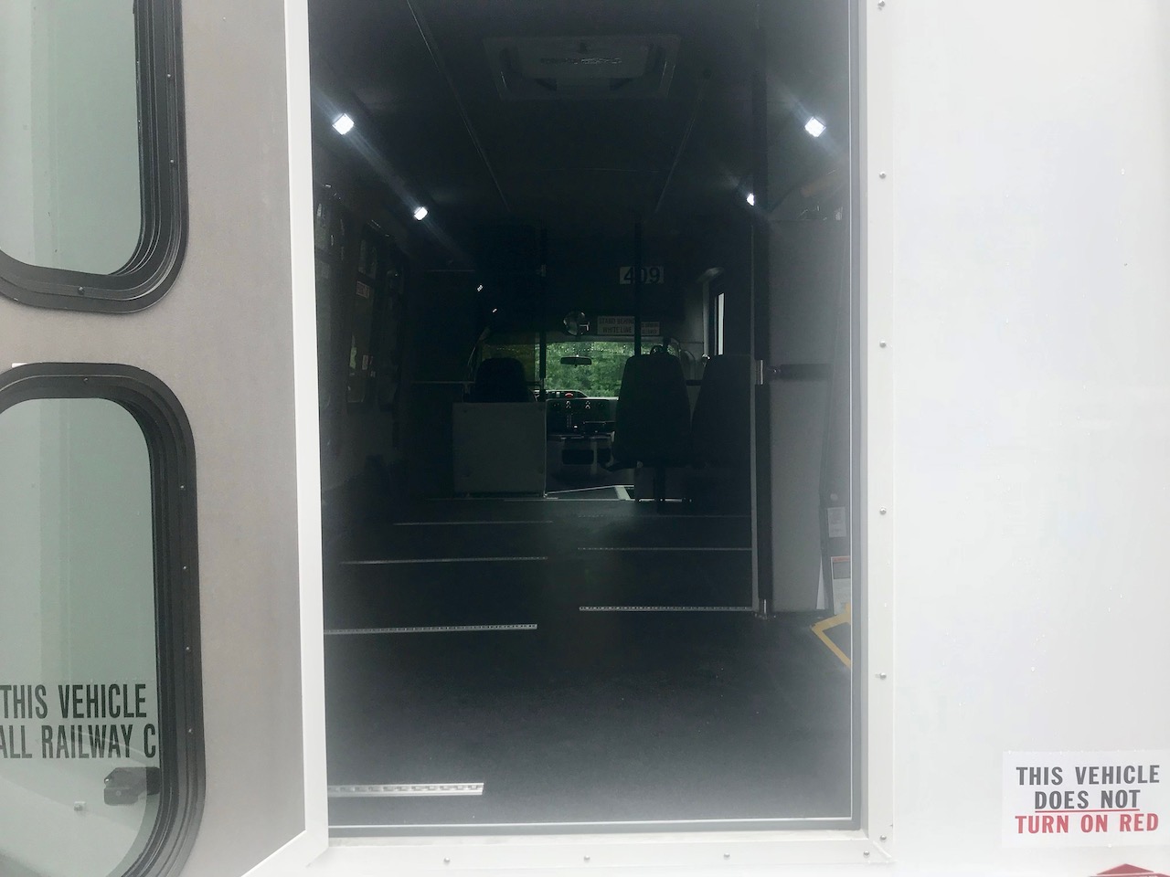 Diamond Coach - Hilltop Industries - 9