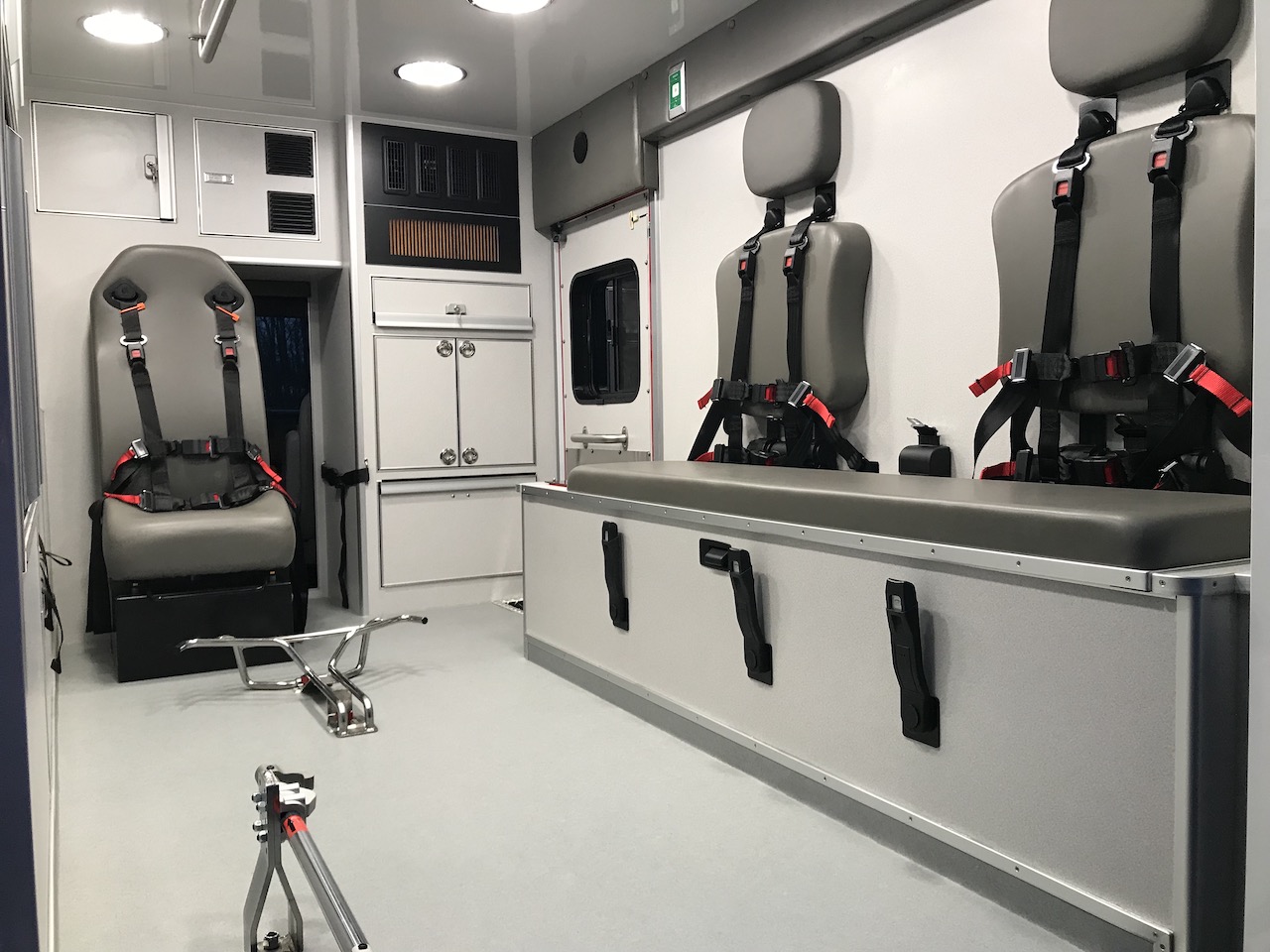 Medix Ambulance - Lyons Ambulance - 11
