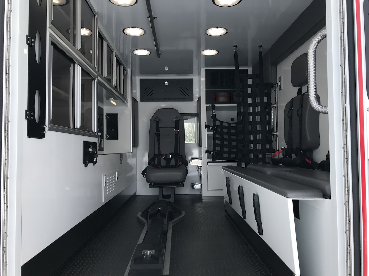 Mercy-Flight-Medix-Ambulance-10