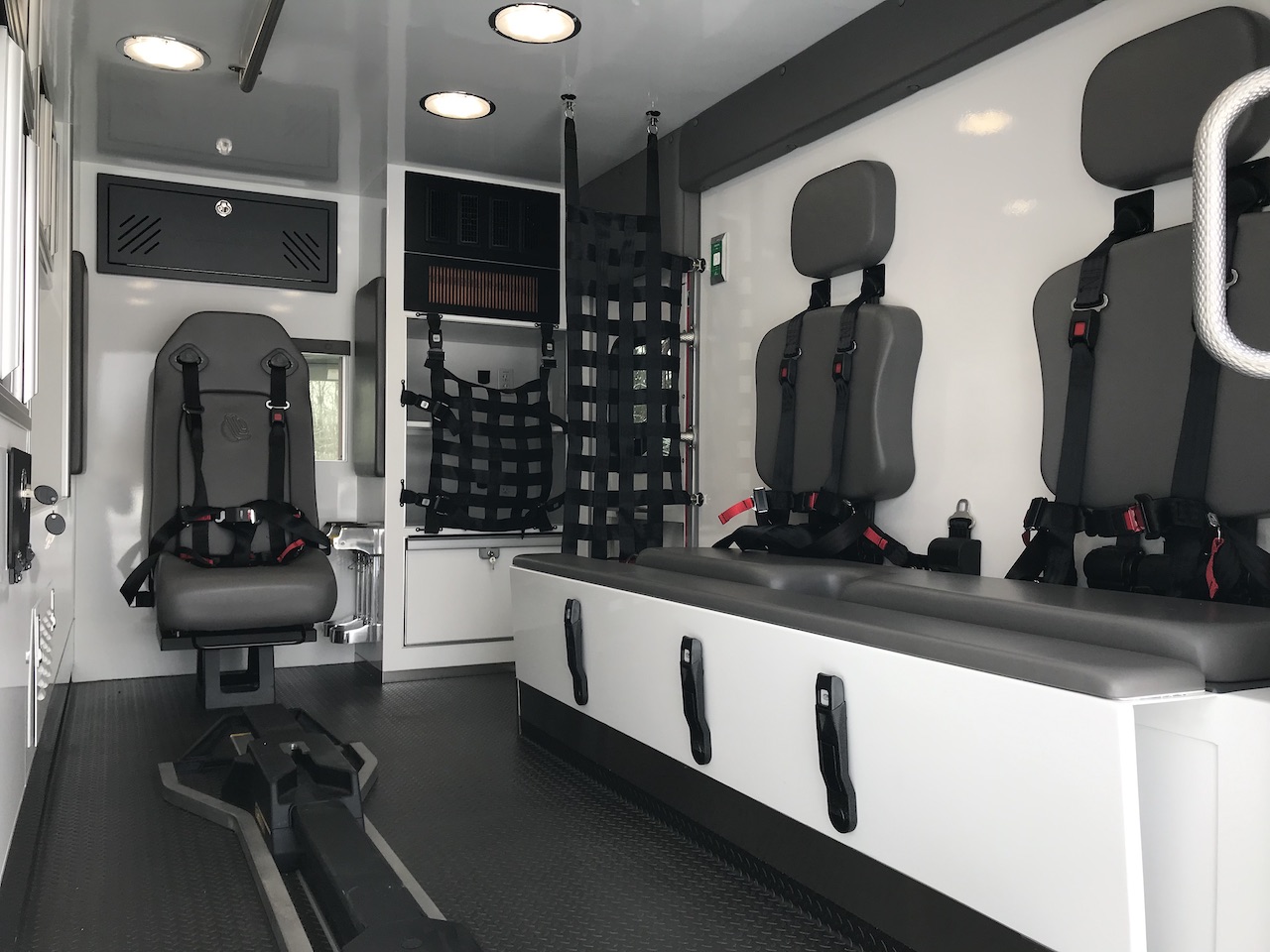 Mercy-Flight-Medix-Ambulance-12