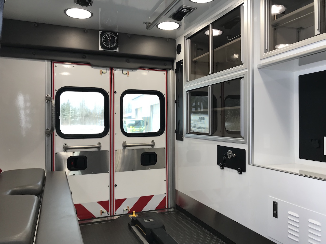 Mercy-Flight-Medix-Ambulance-16