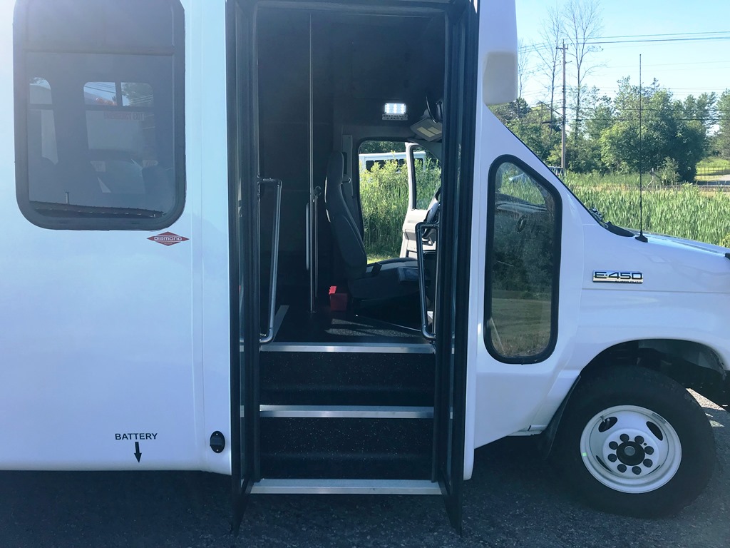 Diamond Coach Shuttle Bus - Monroe ARC - 14