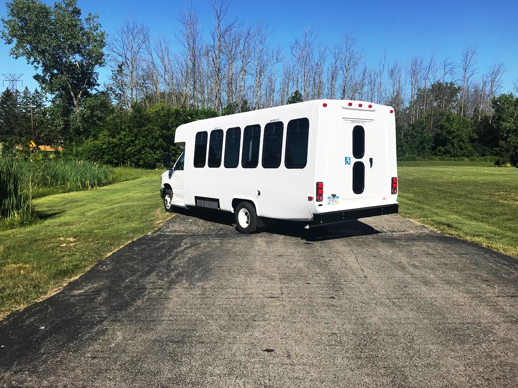 Diamond Coach Shuttle Bus - Monroe ARC - 7
