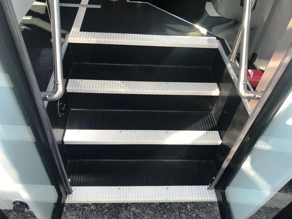 Diamond Coach Shuttle Bus - Monroe ARC - 9