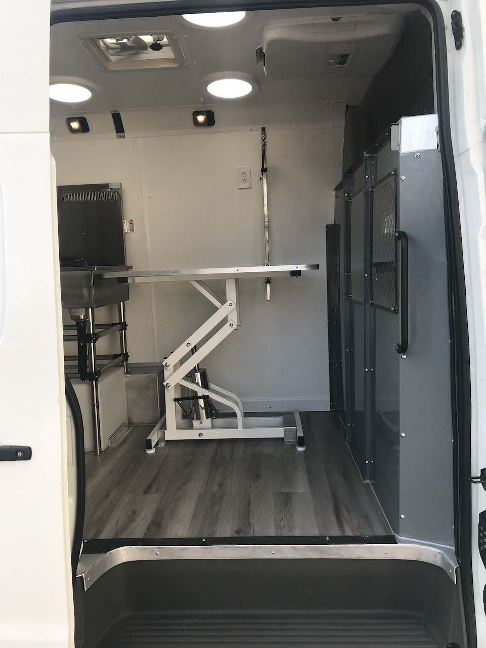 Mobile-Dog-Grooming-Van-25
