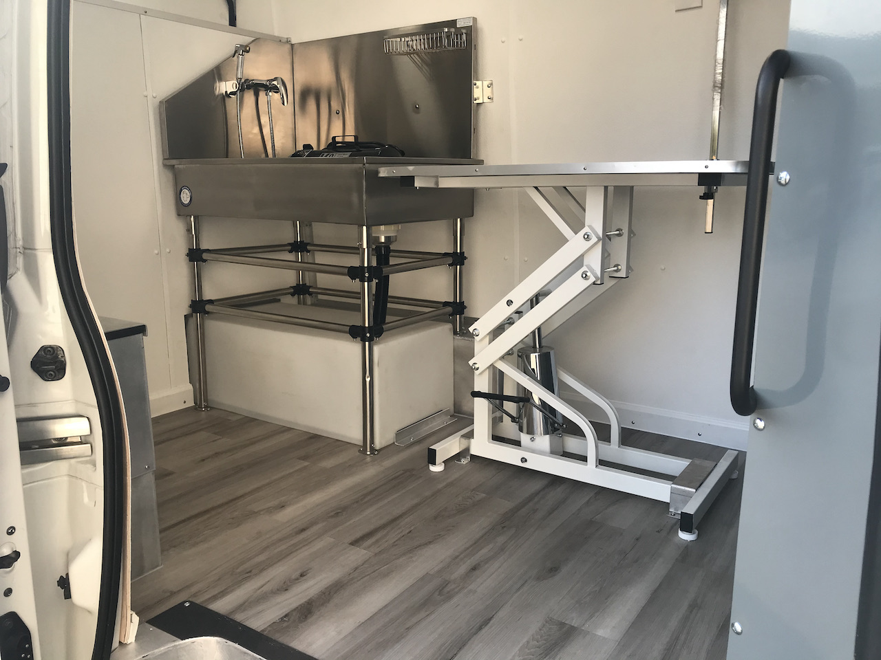 Mobile-Dog-Grooming-Van-30