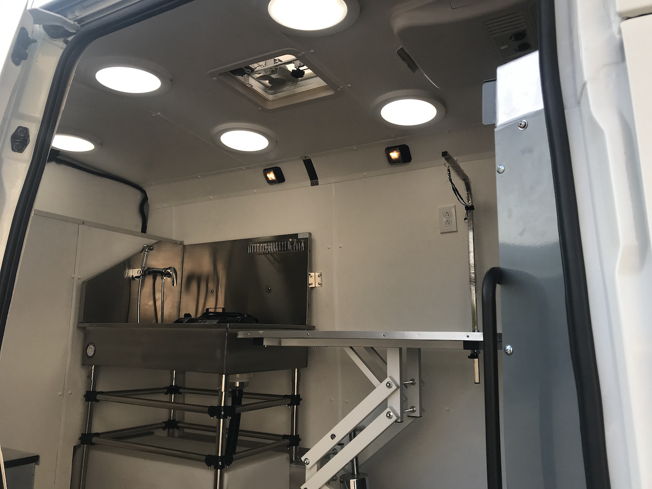 Mobile-Dog-Grooming-Van-31
