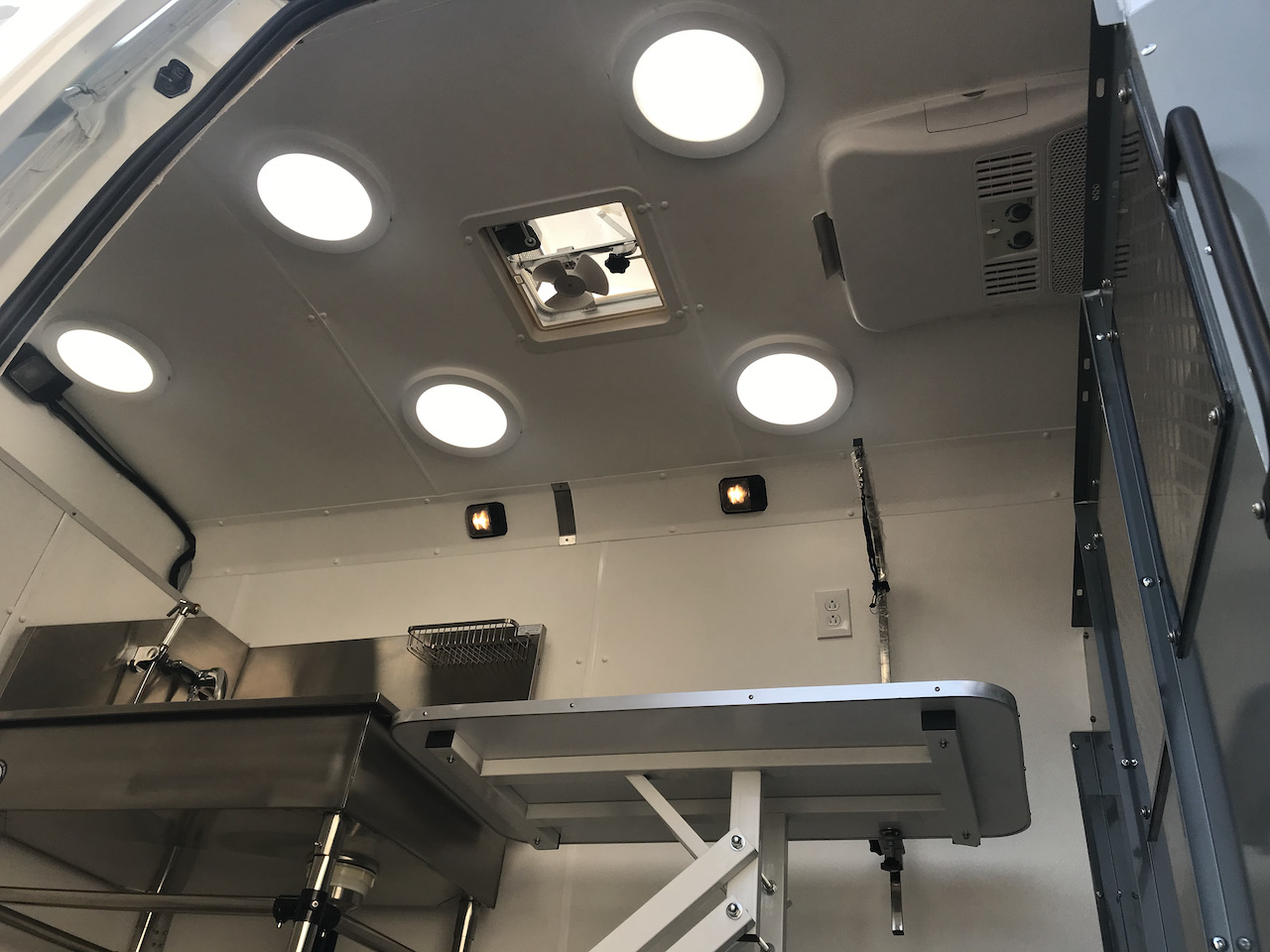 Mobile-Dog-Grooming-Van-32