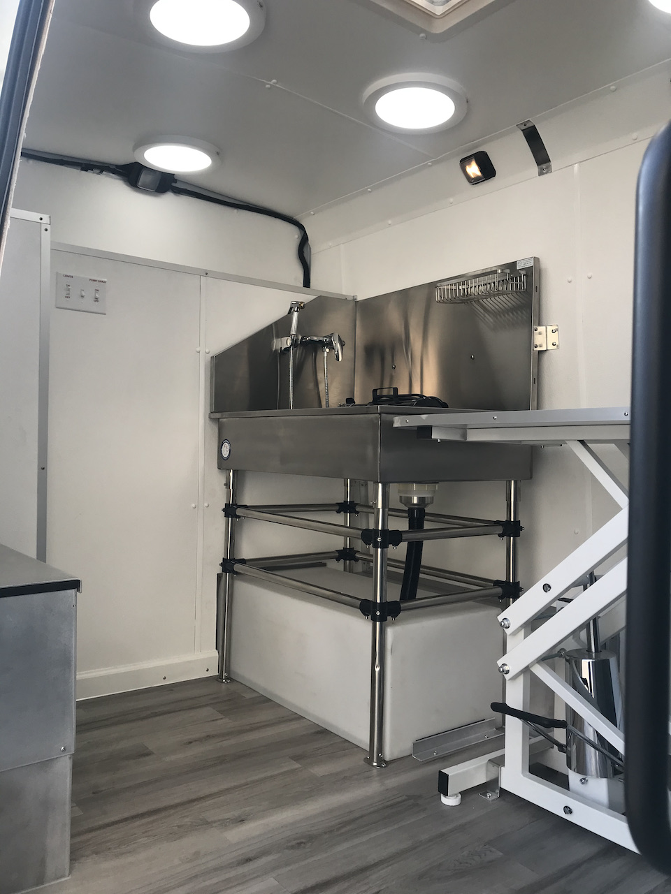 Mobile-Dog-Grooming-Van-33