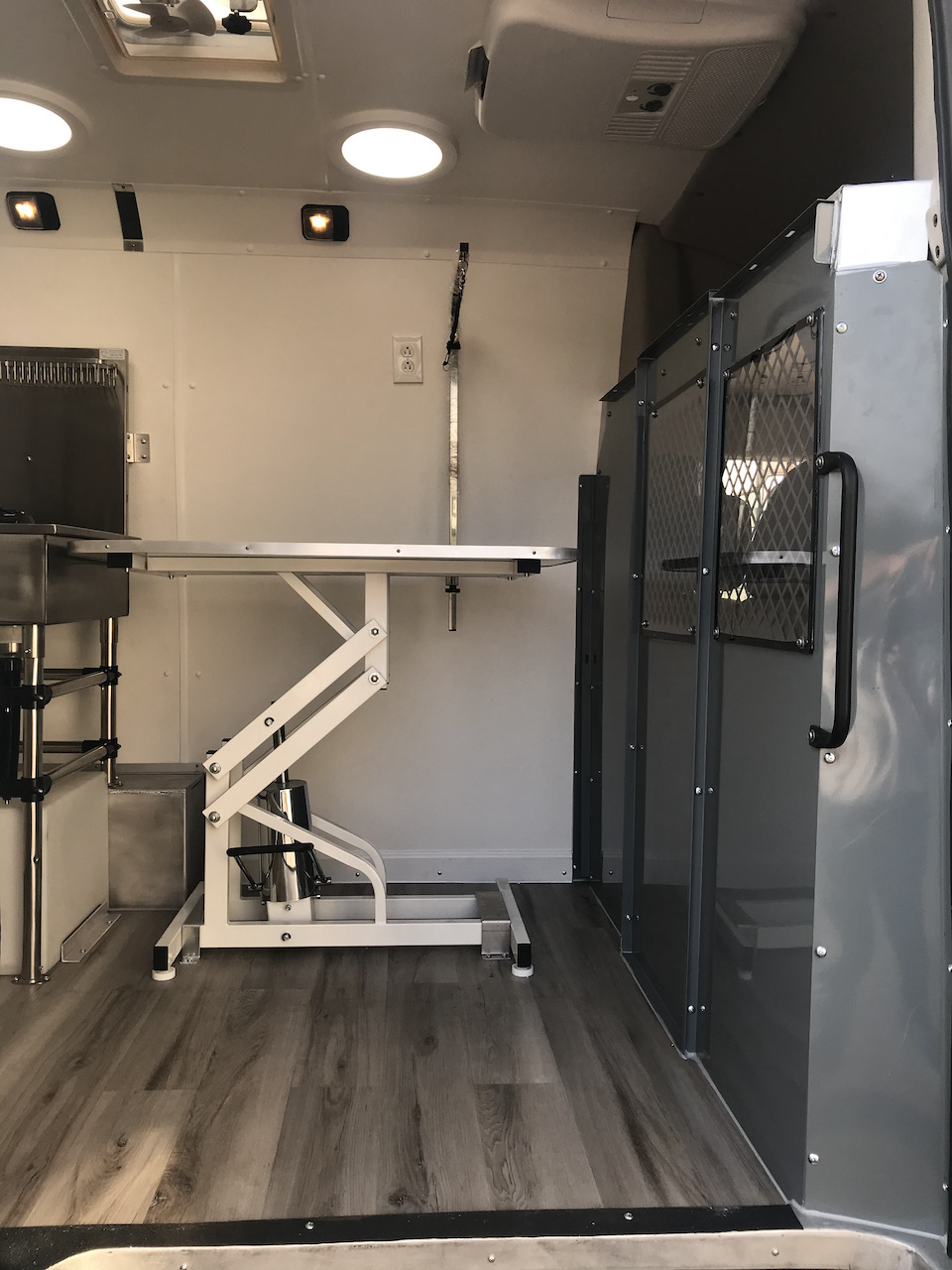 Mobile-Dog-Grooming-Van-35