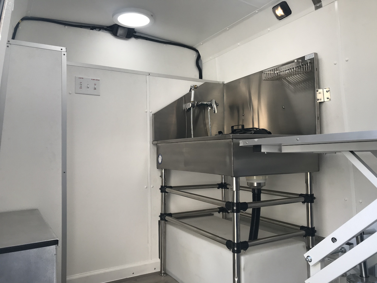 Mobile-Dog-Grooming-Van-38