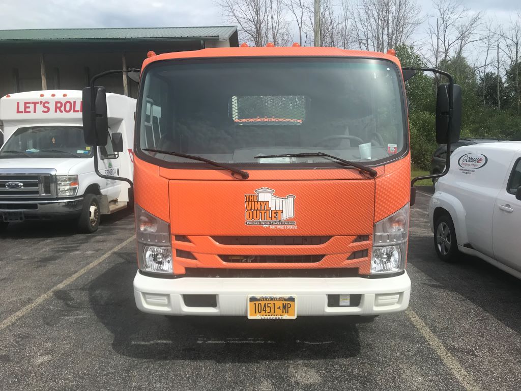 Vinyl-Outlet-Flatbed-Truck-1