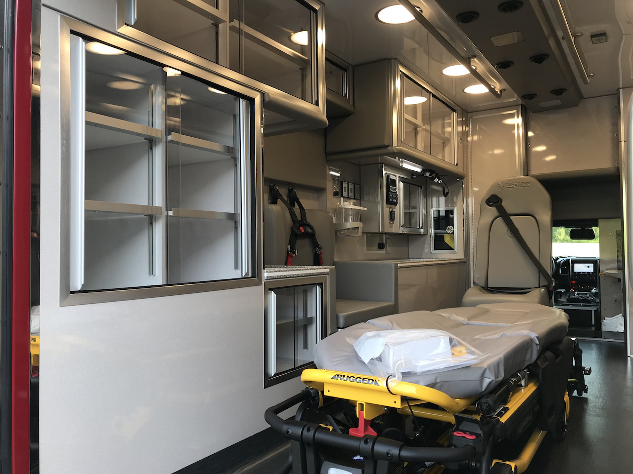 Wayne-Life-Line-Ambulance-15