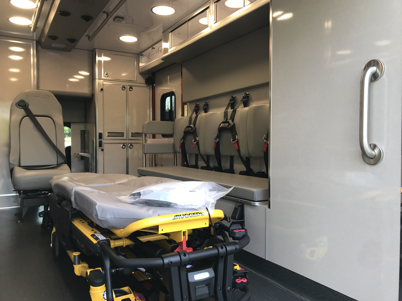 Wayne-Life-Line-Ambulance-16