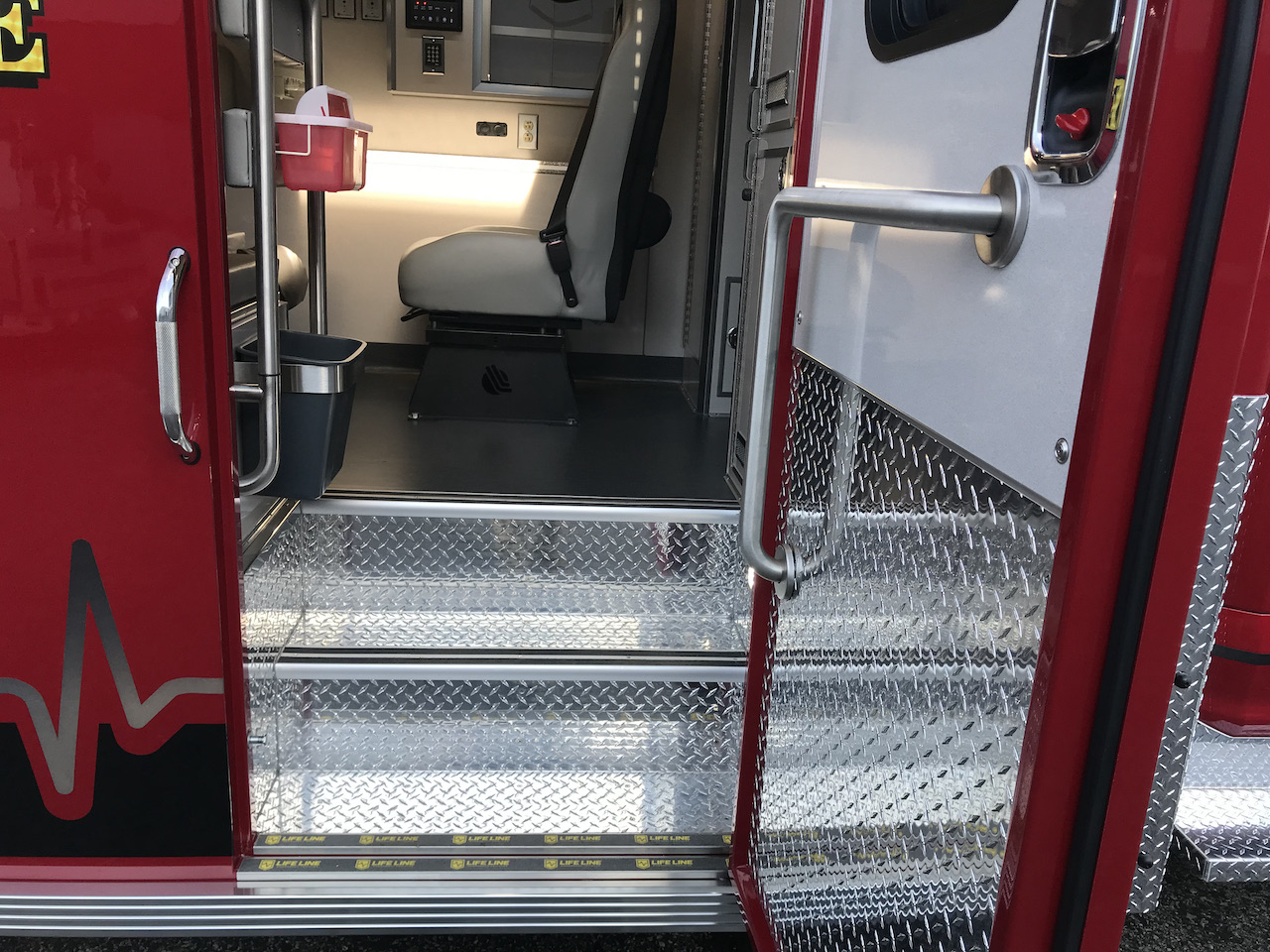 Wayne-Life-Line-Ambulance-19